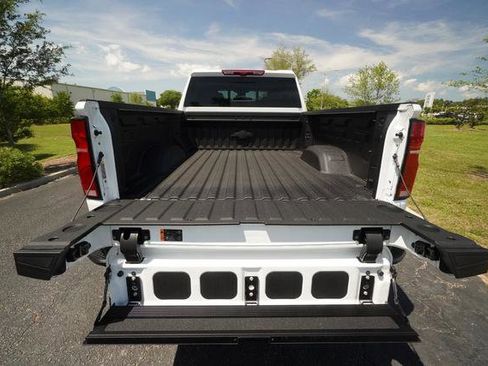 Used 2026 Chevrolet Silverado 2500 ZR2 AWD/4WD image 12