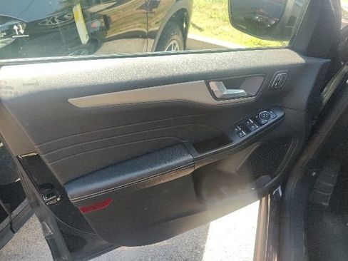 Used 2022 Ford Escape SEL w/ Technology Package FWD image 19