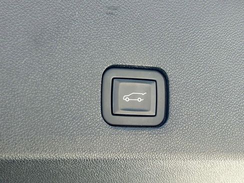 Used 2023 Cadillac XT6 Premium Luxury AWD/4WD image 13