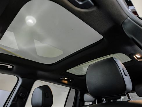 Used 2023 Mercedes-Benz GLB 250 4MATIC w/ Premium Package image 5