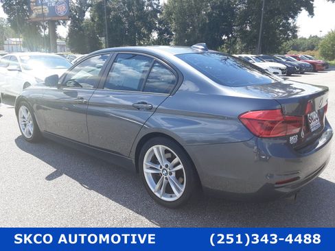 Used 2018 BMW 320i Sedan image 3