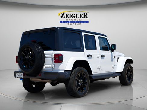 Used 2023 Jeep Wrangler Unlimited Sahara w/ Cold Weather Group AWD/4WD image 7