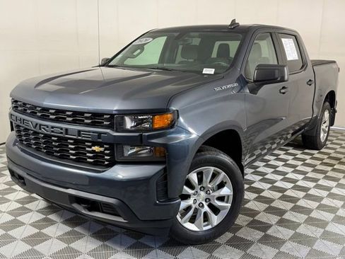 Used 2020 Chevrolet Silverado 1500 Custom w/ Custom Value Package AWD/4WD image 1