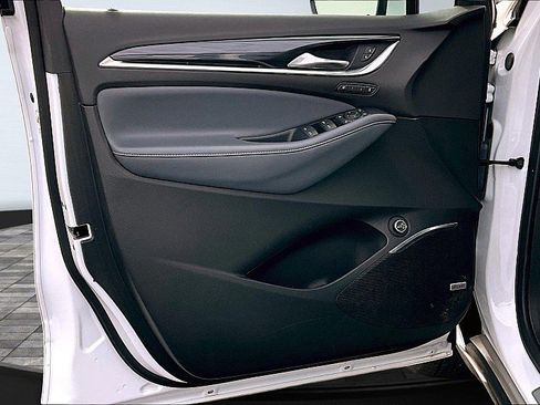 Used 2024 Buick Enclave Premium image 23