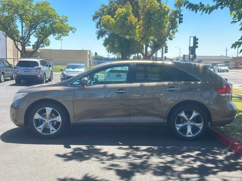 Used 2011 Toyota Venza AWD w/ Premium Pkg #2 image 4