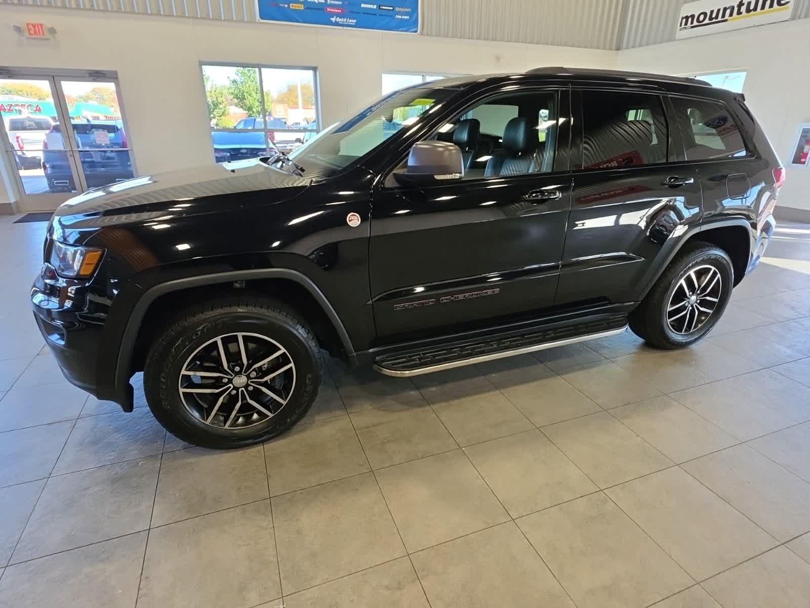 Used 2017 Jeep Grand Cherokee Trailhawk AWD/4WD image 12