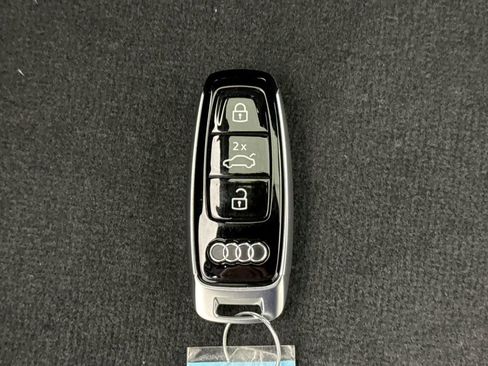 Used 2022 Audi Q8 Prestige w/ Prestige Package image 24