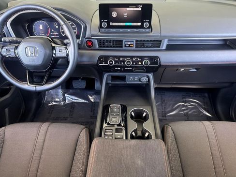 Used 2025 Honda Pilot Sport image 26