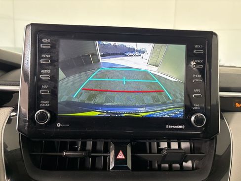 Used 2021 Toyota Corolla LE image 16