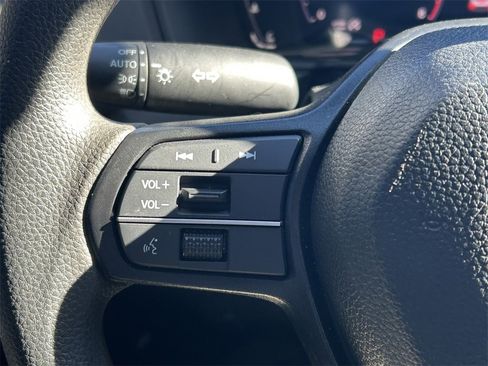 Used 2025 Honda Accord SE image 32