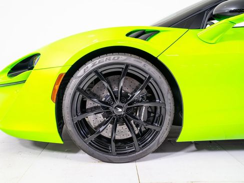 Used 2024 McLaren Artura image 13