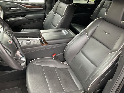 Used 2024 Cadillac Escalade ESV Premium Luxury image 30