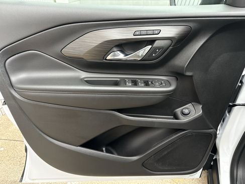 Used 2023 GMC Terrain SLT image 9