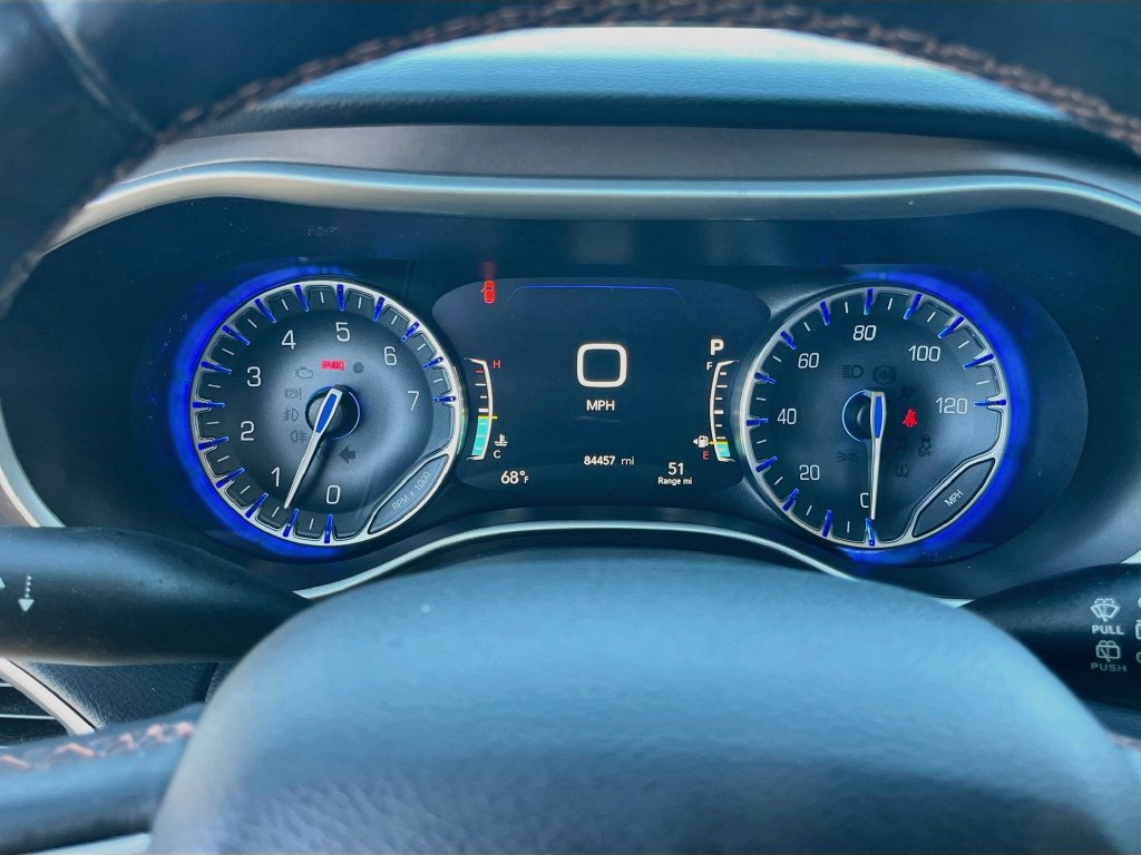 Used 2018 Chrysler Pacifica Touring-L w/ Advanced Safetytec Group FWD image 12