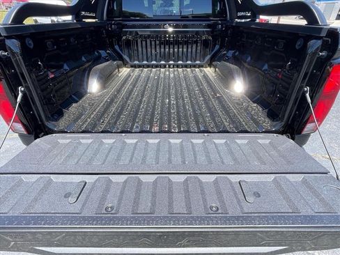 New 2026 Chevrolet Colorado Z71 w/ Midnight Edition AWD/4WD image 7