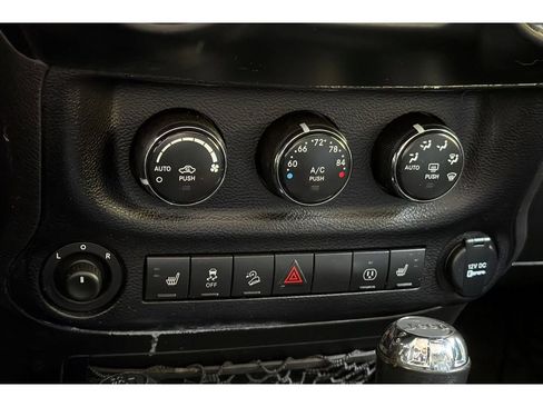 Used 2014 Jeep Wrangler Unlimited Rubicon w/ Connectivity Group AWD/4WD image 22