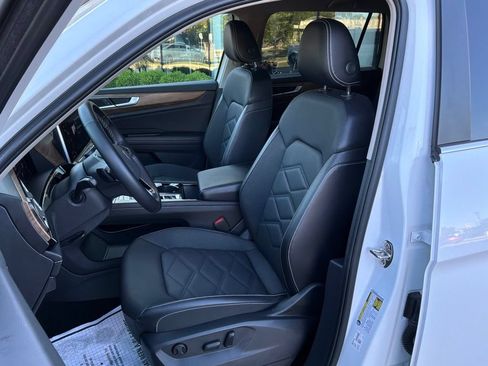 Used 2024 Volkswagen Atlas SE AWD/4WD image 12