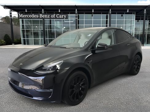 Used 2023 Tesla Model Y Long Range image 1