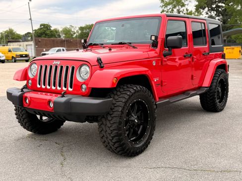 Used 2018 Jeep Wrangler Unlimited Sahara AWD/4WD image 5
