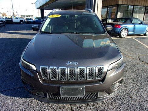 Used 2019 Jeep Cherokee Latitude Plus FWD image 3