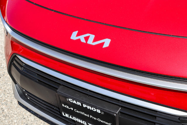 Certified 2025 Kia Niro EX FWD image 6