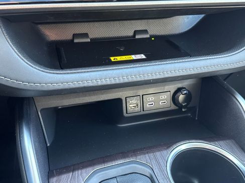 Used 2023 Toyota Highlander Limited image 24