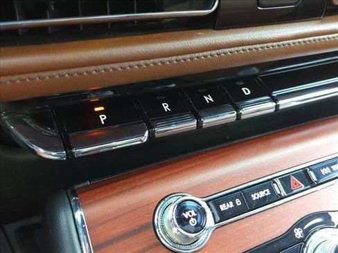 Used 2022 Lincoln Aviator Reserve w/ Equipment Group 201A AWD/4WD image 12