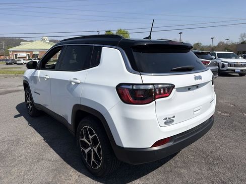 Used 2025 Jeep Compass Limited AWD/4WD image 8