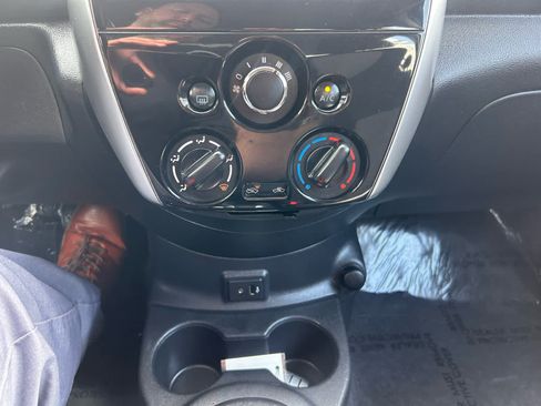 Used 2017 Nissan Versa FWD image 18