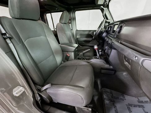 Used 2022 Jeep Gladiator Sport image 15