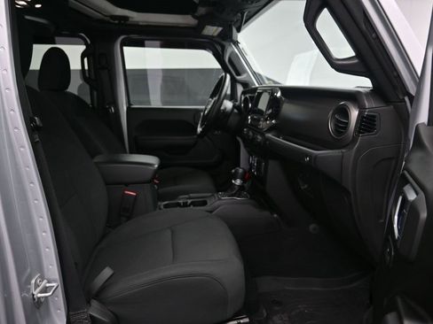 Used 2022 Jeep Gladiator Willys image 23