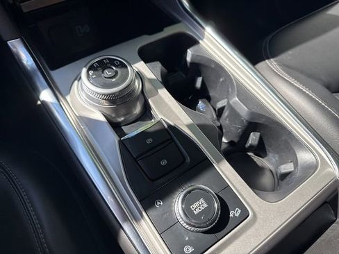 Used 2022 Ford Explorer XLT w/ Equipment Group 202A image 30