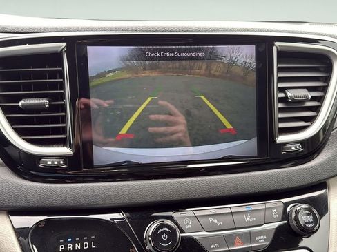 Used 2023 Chrysler Pacifica Touring-L FWD image 29