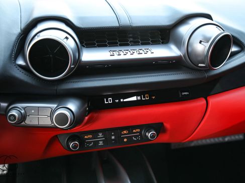 Used 2019 Ferrari 812 Superfast RWD image 34