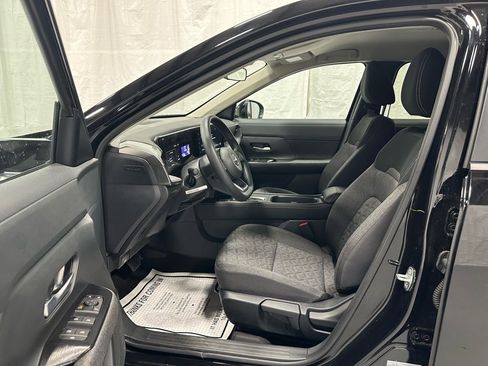 Used 2025 Nissan Kicks SV AWD/4WD image 10