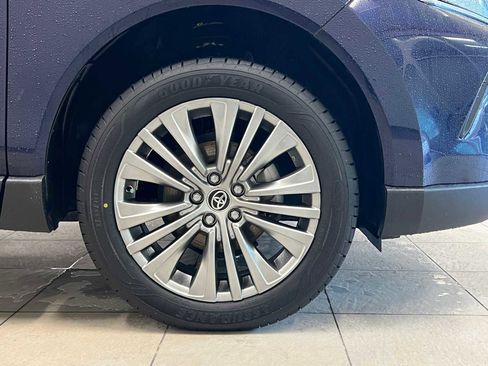 Certified 2021 Toyota Venza XLE image 11