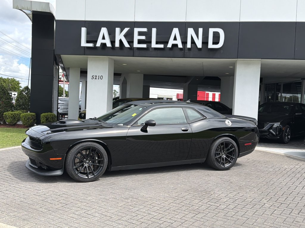 Used 2022 Dodge Challenger R/T Scat Pack w/ Shaker Package RWD image 2