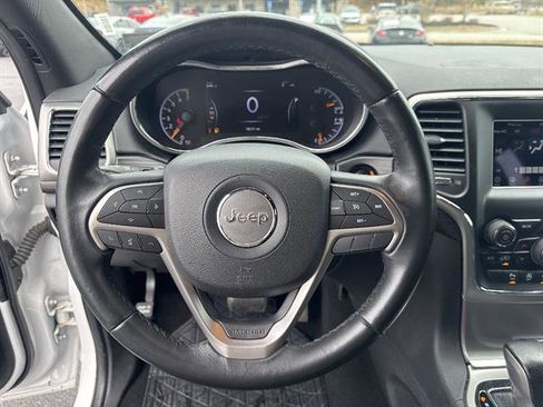 Used 2019 Jeep Grand Cherokee Laredo image 10