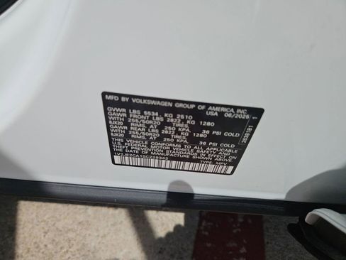 Used 2025 Volkswagen Atlas Cross Sport SE FWD image 31