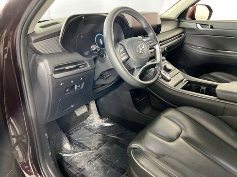 Used 2023 Hyundai Palisade Limited w/ Winter Package image 9