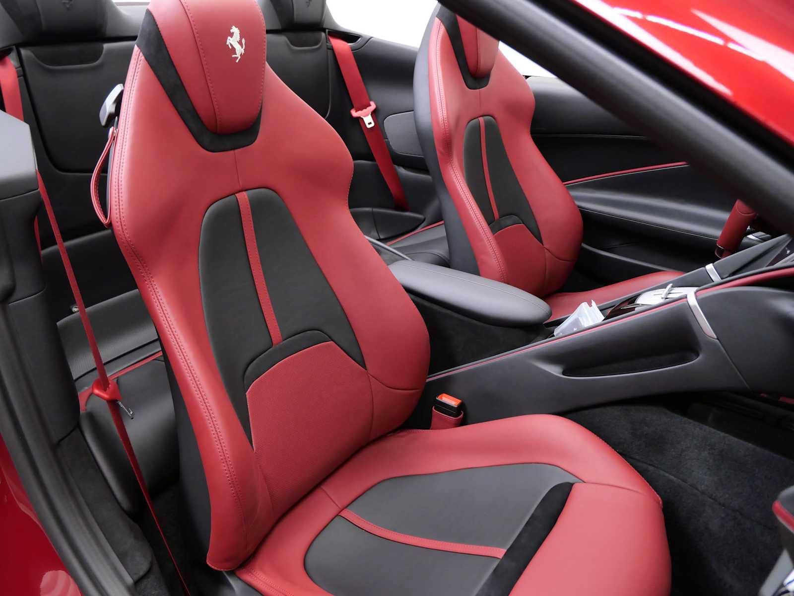 Certified 2025 Ferrari Roma Spider RWD image 17