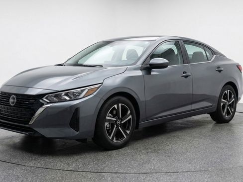 Used 2025 Nissan Sentra SV image 3