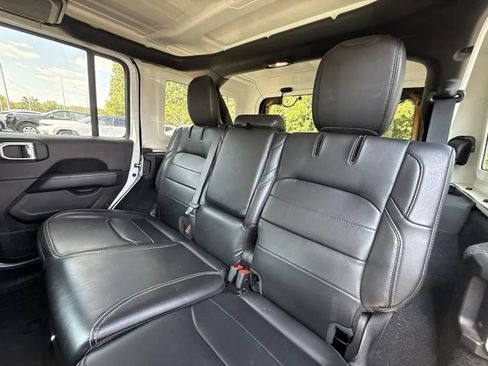 Used 2023 Jeep Wrangler Unlimited Sahara w/ Cold Weather Group AWD/4WD image 9