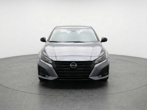 Used 2025 Nissan Altima 2.5 SV image 2