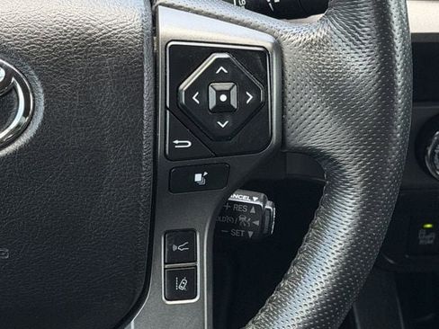Used 2021 Toyota Tacoma TRD Off-Road w/ TRD Premium Off Road Package AWD/4WD image 15