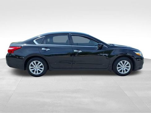 Used 2016 Nissan Altima 2.5 S w/ Power Driver Seat Package FWD image 10