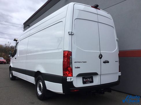 Used 2022 Mercedes-Benz Sprinter 2500 image 8