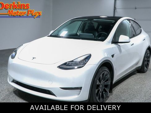 Used 2022 Tesla Model Y Long Range AWD/4WD image 1