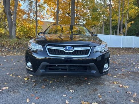 Used 2017 Subaru Crosstrek 2.0i Premium image 2
