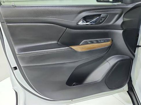 Used 2019 GMC Acadia SLE FWD image 18